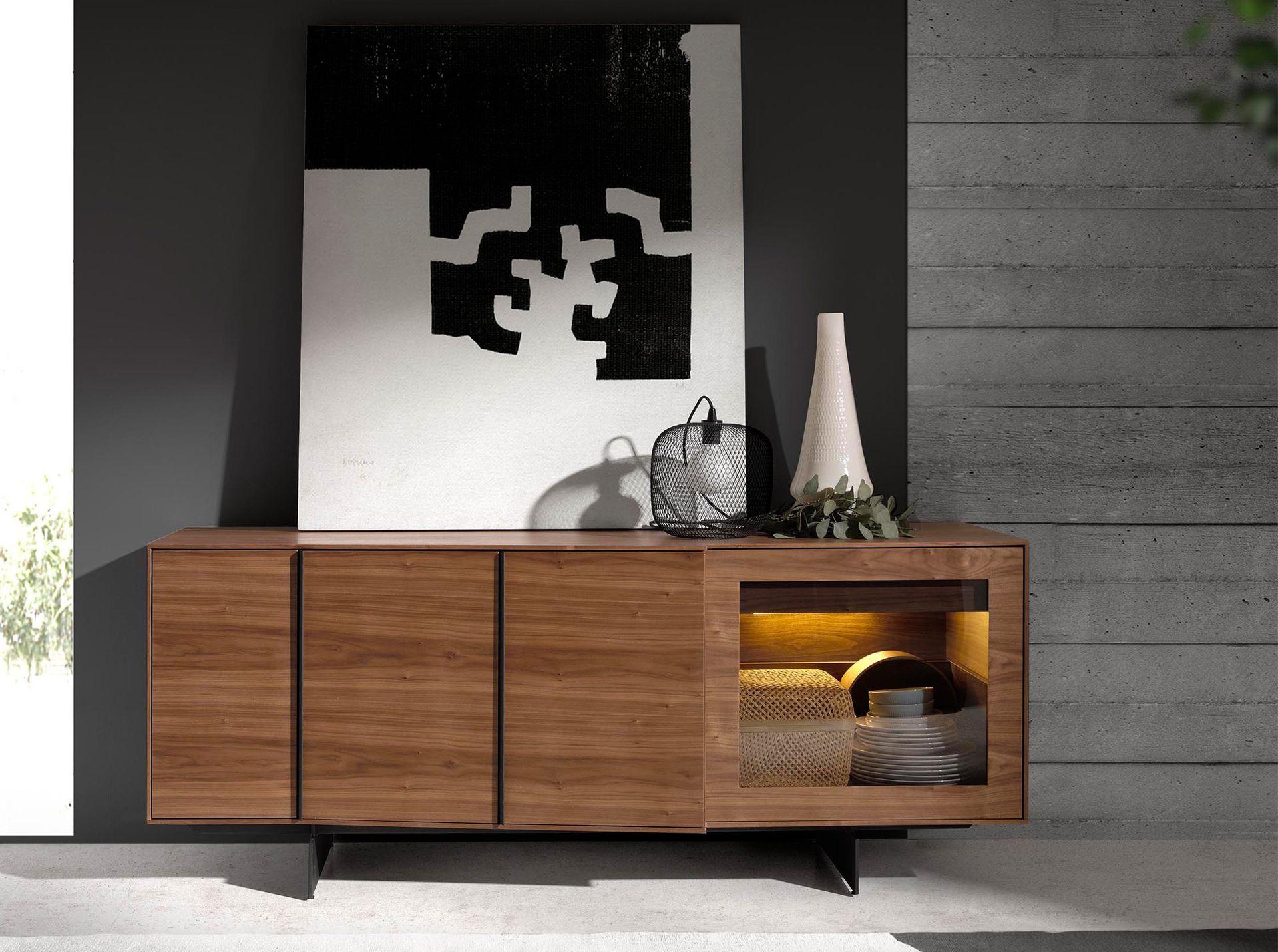 ANGEL CERDA Credenza in noce e acciaio nero con illuminazione interna  