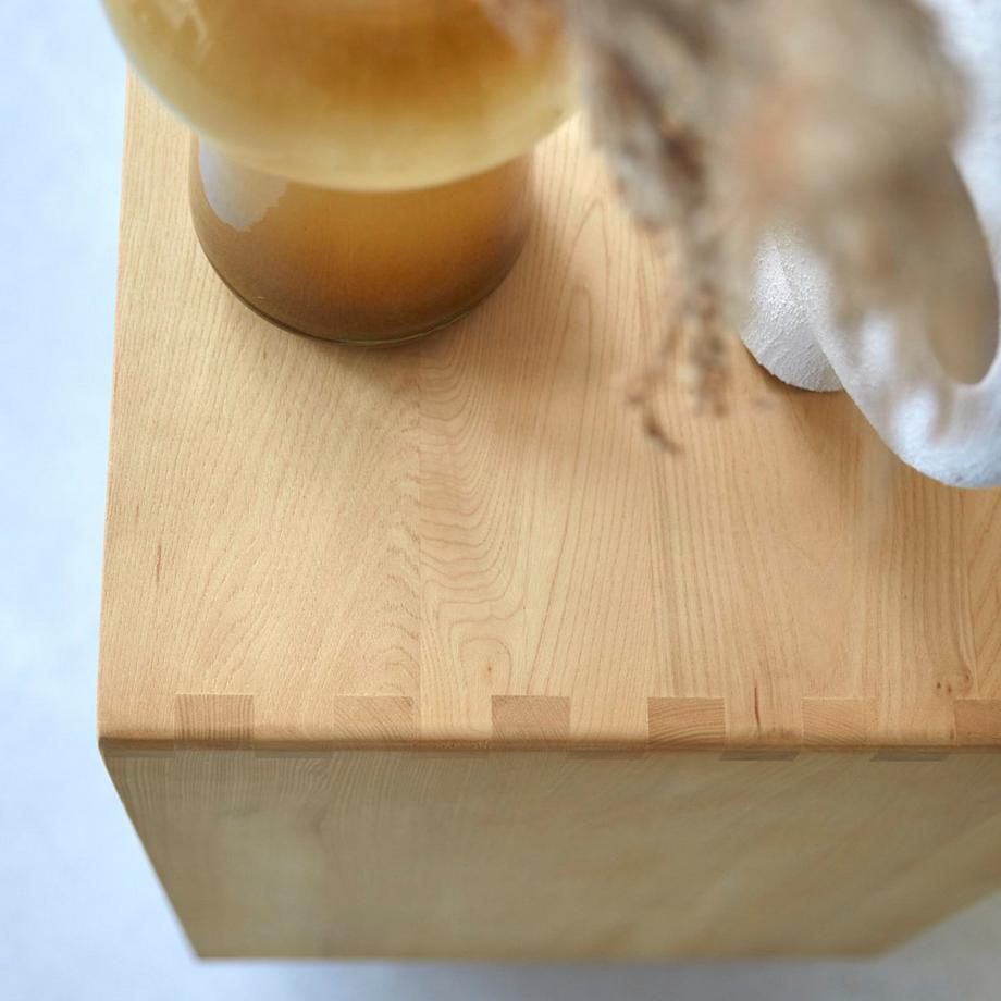 Tikamoon Kommode aus massiver Ulme und Rattangeflecht Luis  