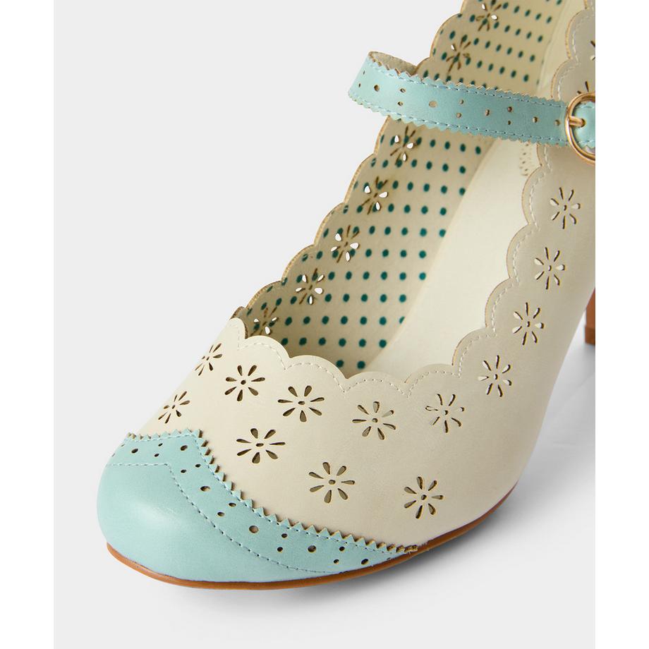 Joe Browns Riemchenschuhe mit floralem Durchbruchmuster  