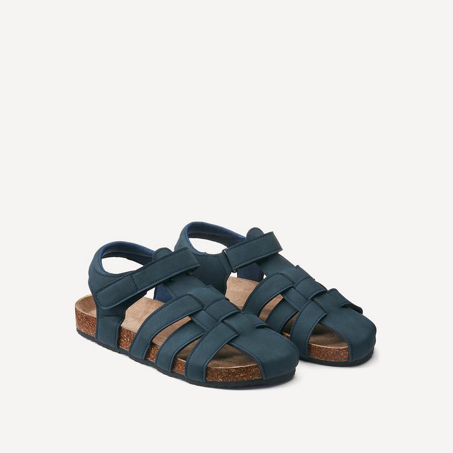 Geschlossene Sandalen mit Klettverschluss