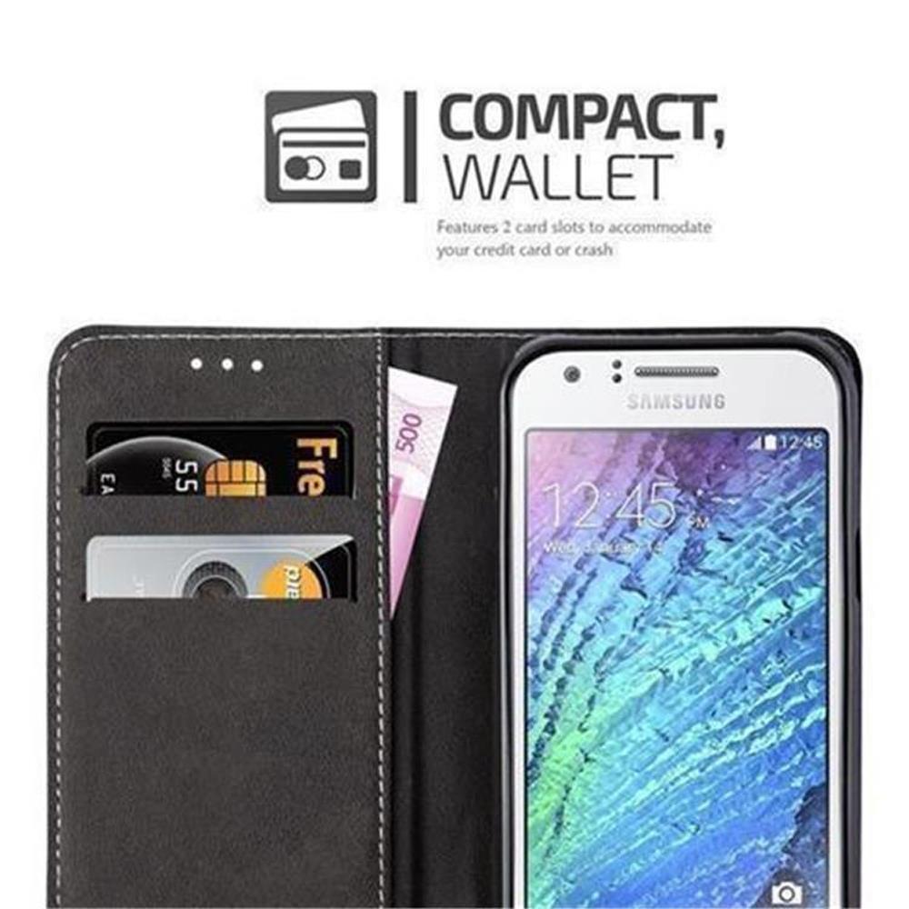 Cadorabo  Housse compatible avec Samsung Galaxy J1 2015 - Coque de protection avec fermeture magnétique, fonction de support et compartiment pour carte 