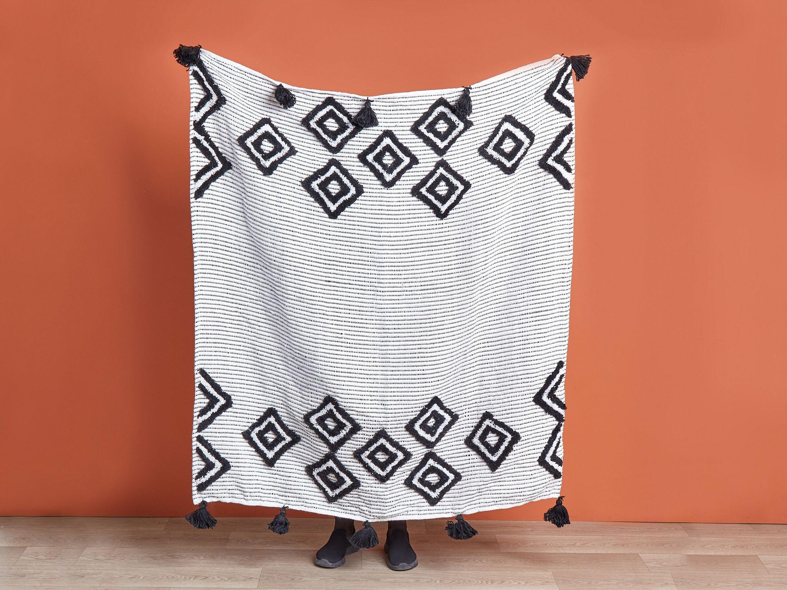 Beliani Kuscheldecke aus Polyester Boho SAATLI  