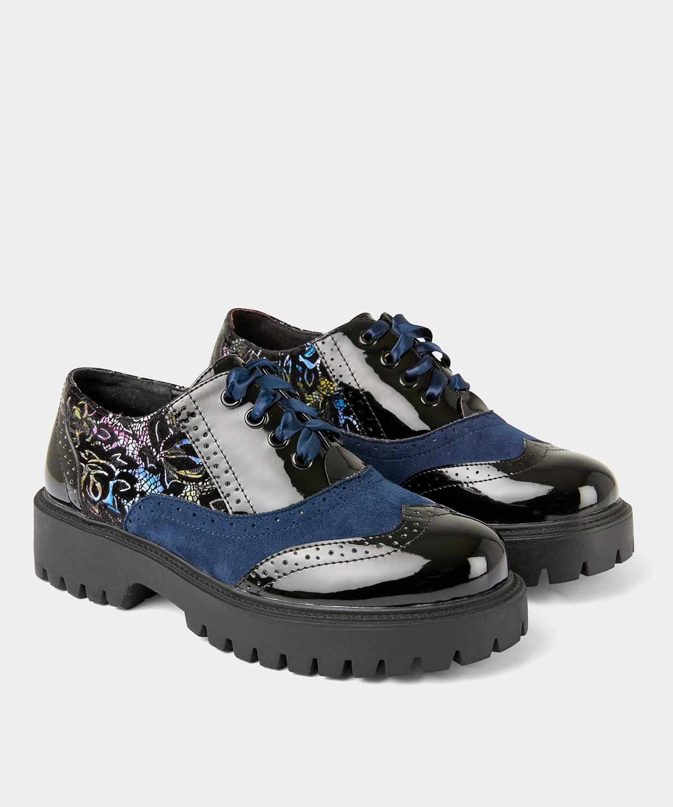 Joe Browns  Brogues mit Band-Schnürung und floralen Details 