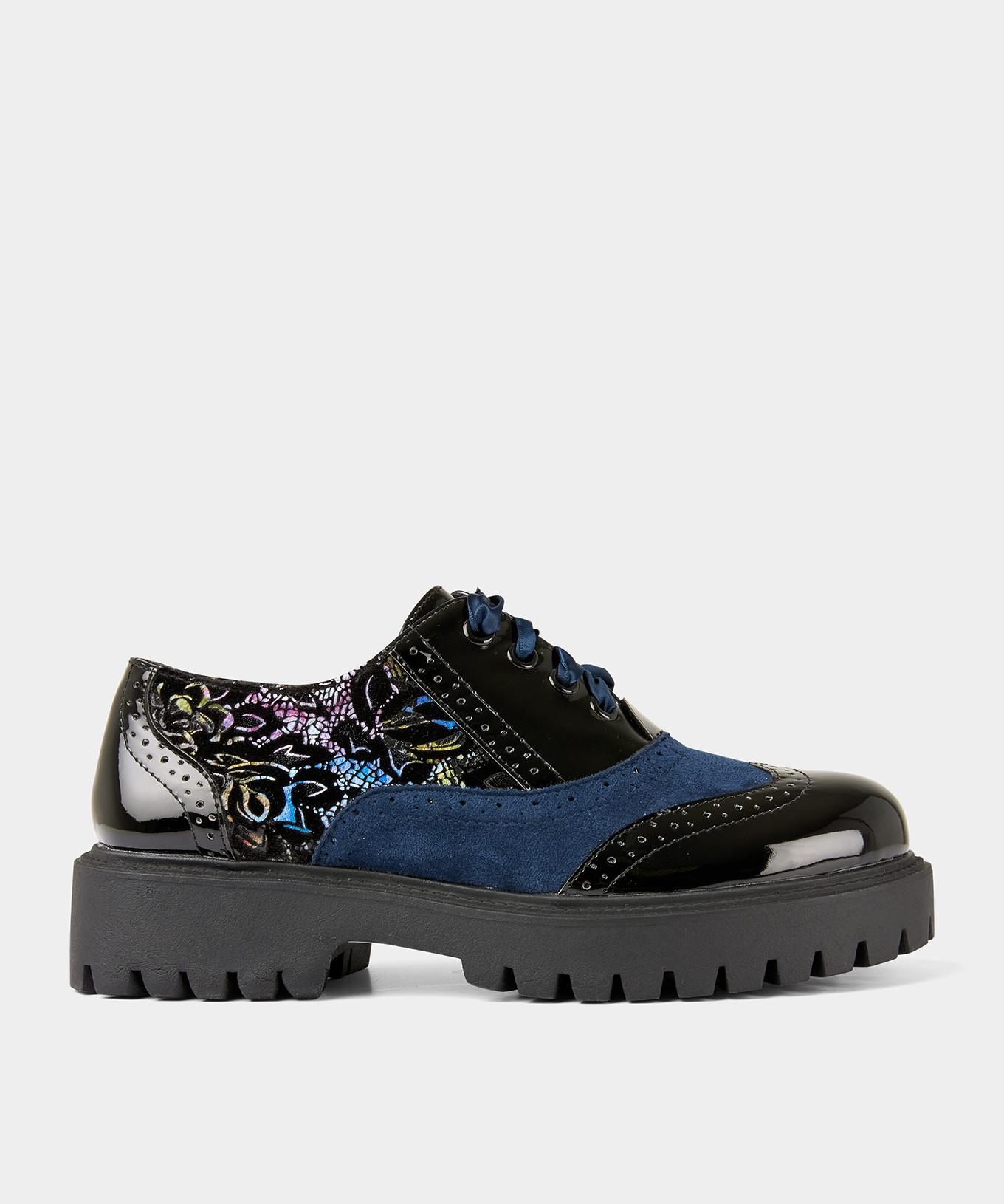 Joe Browns  Brogues mit Band-Schnürung und floralen Details 