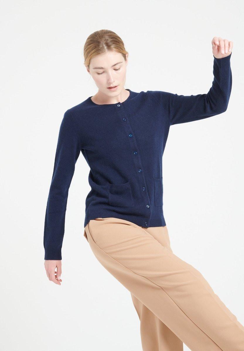 Studio Cashmere8 LILLY 4 Taillierte Strickjacke mit Rundhalsausschnitt  