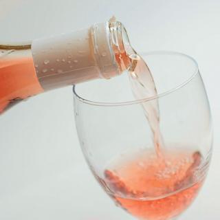 Smartbox  Livraison à domicile d'une bouteille de vin rosé par mois avec 1 abonnement de 3 mois - Coffret Cadeau 