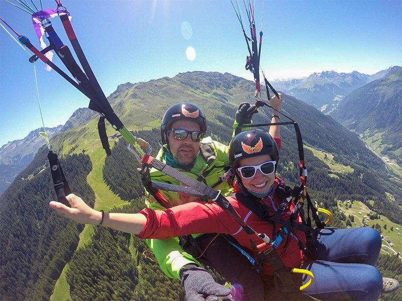 Smartbox  Gleitschirm-Tandemflug in den Sonnenuntergang im Montafon für 1 Person - Geschenkbox 