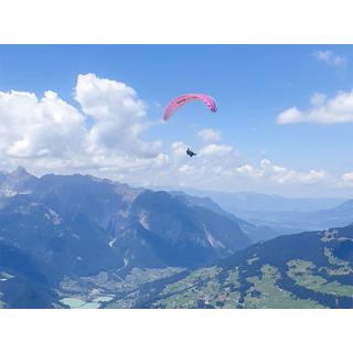 Smartbox  Gleitschirm-Tandemflug in den Sonnenuntergang im Montafon für 1 Person - Geschenkbox 