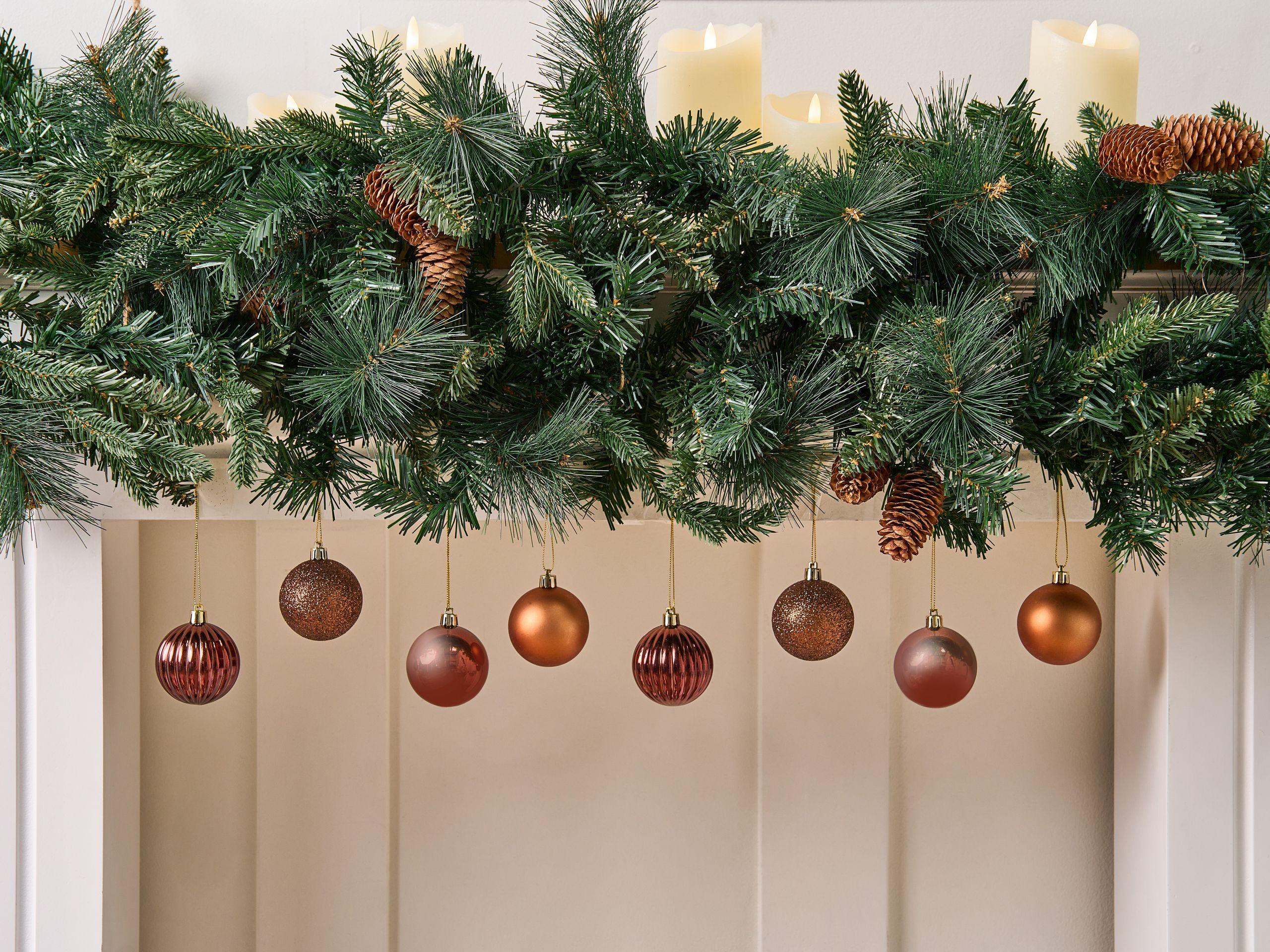 Beliani Set di 60 palline decorative en Materiale sintetico Moderno ISOJARVI  