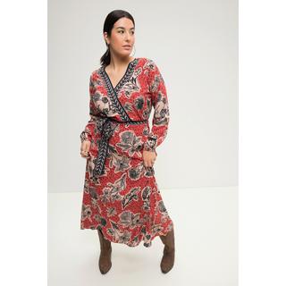 Studio Untold  Robe maxi coupe trapèze. Décolleté en V et manches longues, imprimé floral 