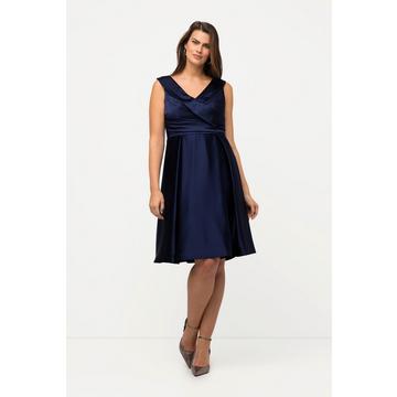 Robe de soirée, ligne en A, drapé, encolure en V, sans manches