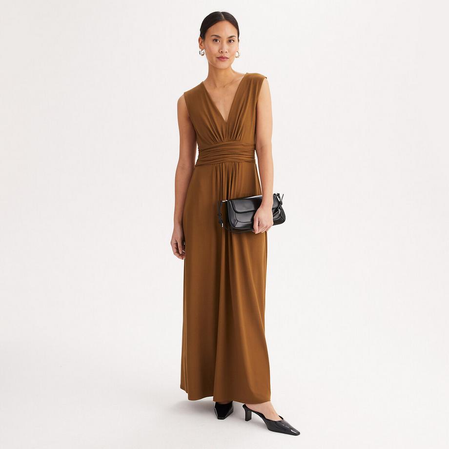 Ausgestelltes langes Kleid