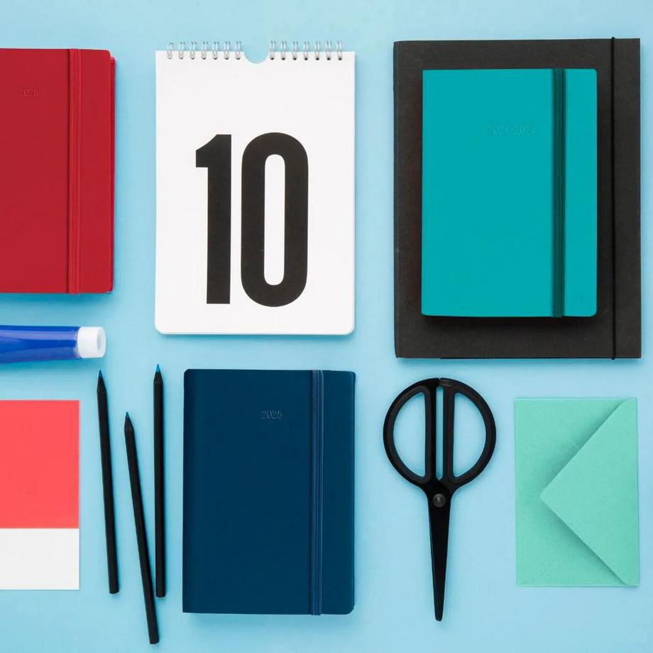 QUO-VADIS Quo Vadis - Agenda - 2025 - Affari Prestige - Settimana Planning - Multilingua - Silk - Blu - 13 mesi da dicembre a dicembre - 10x15 cm - Carta Clairefontaine Avorio - Prodotto in Francia  