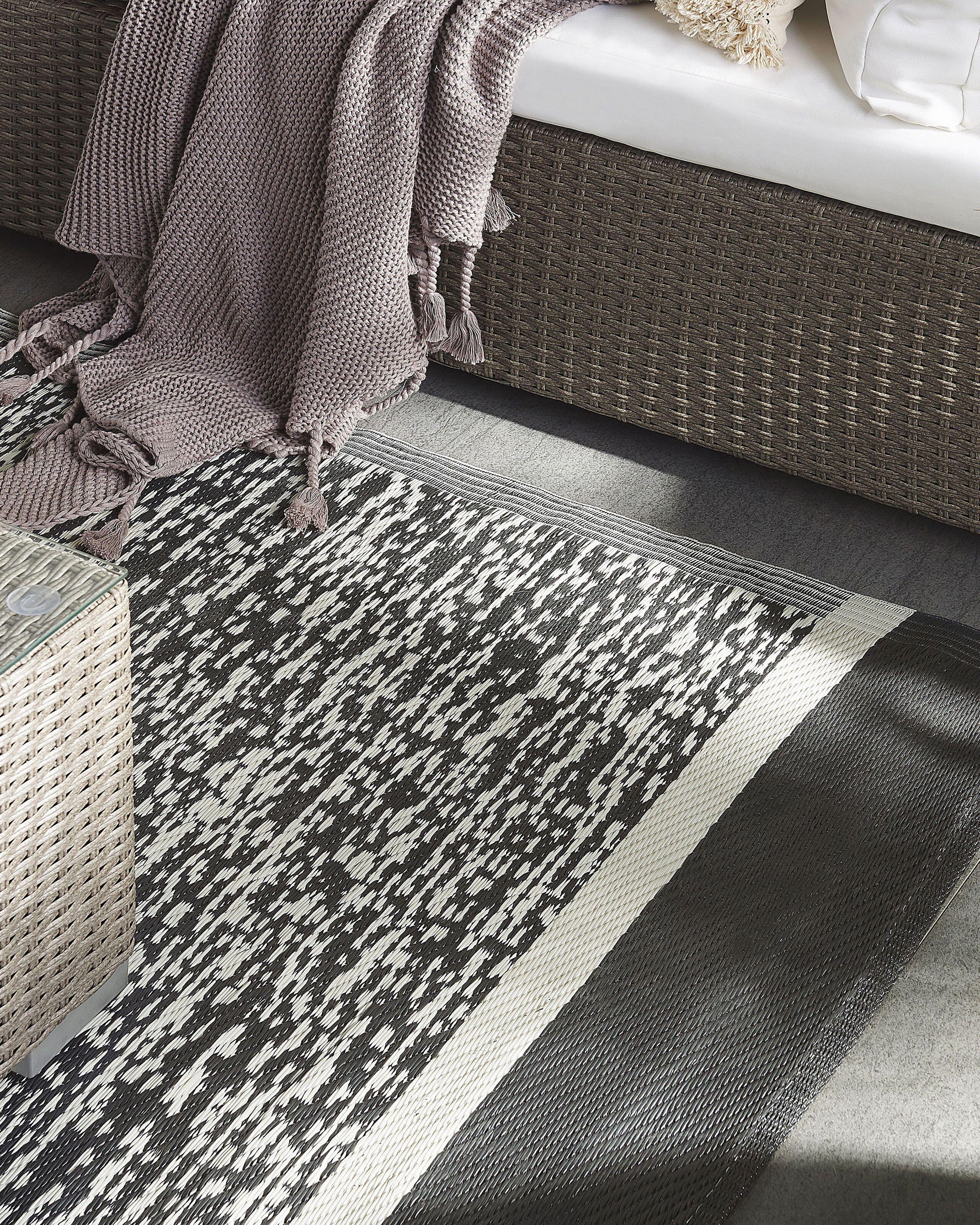 Beliani Outdoorteppich aus Polypropylen Klassisch BALLARI  