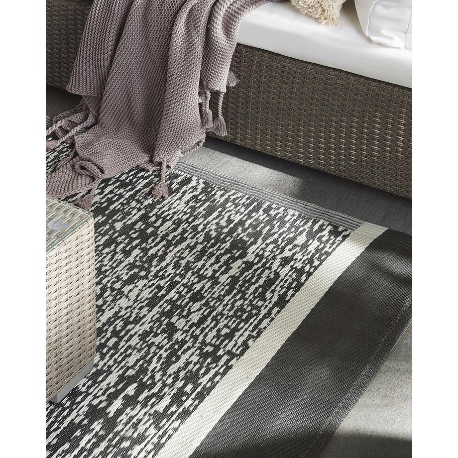 Beliani Outdoorteppich aus Polypropylen Klassisch BALLARI  