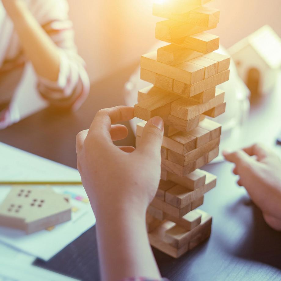 B2X  Wackelturm Holz 