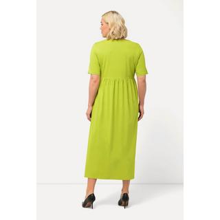 Ulla Popken  Robe en jersey. Ligne A, col rond et manches courtes. Poches 