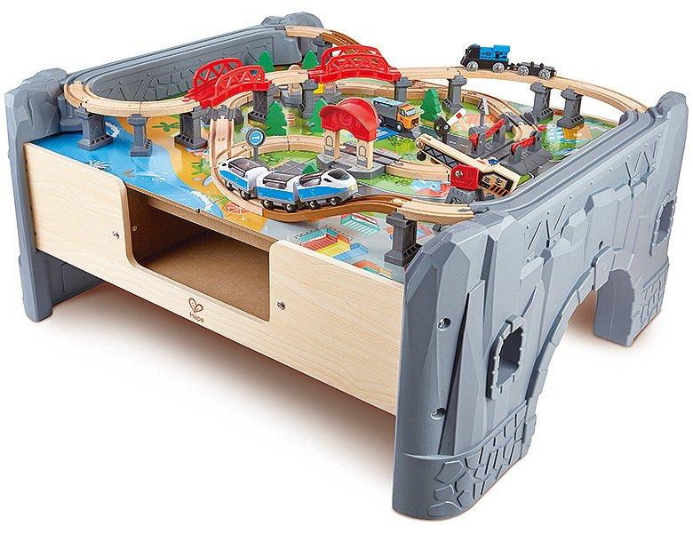 Hape  Eisenbahn Eisenbahn mit Tisch 