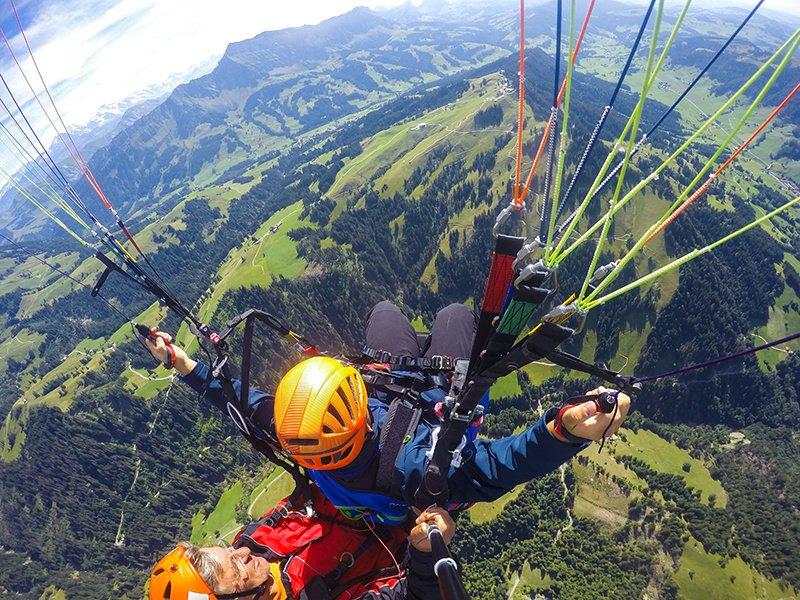 Smartbox  Sport à sensation : 1 impressionnant vol en parapente en tandem dans le ciel de Lucerne - Coffret Cadeau 