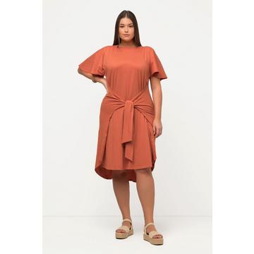 Robe midi en coton bio. Décolleté bateau, manches courtes.