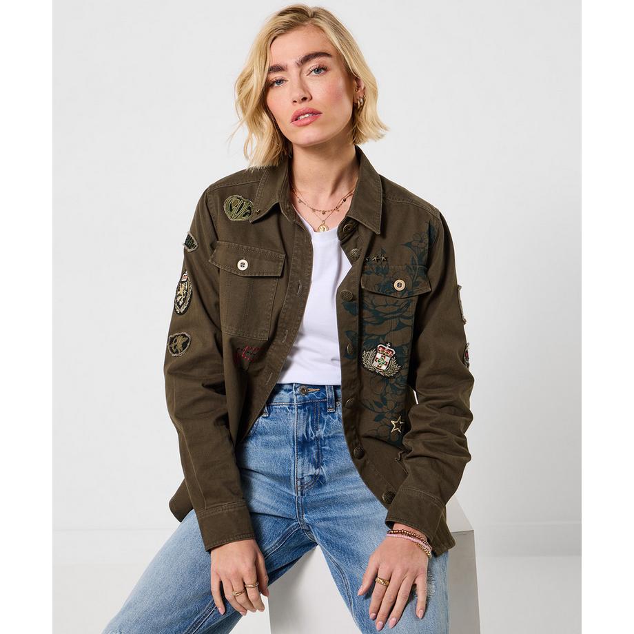 Chemise brodée militaire avec badges tendance