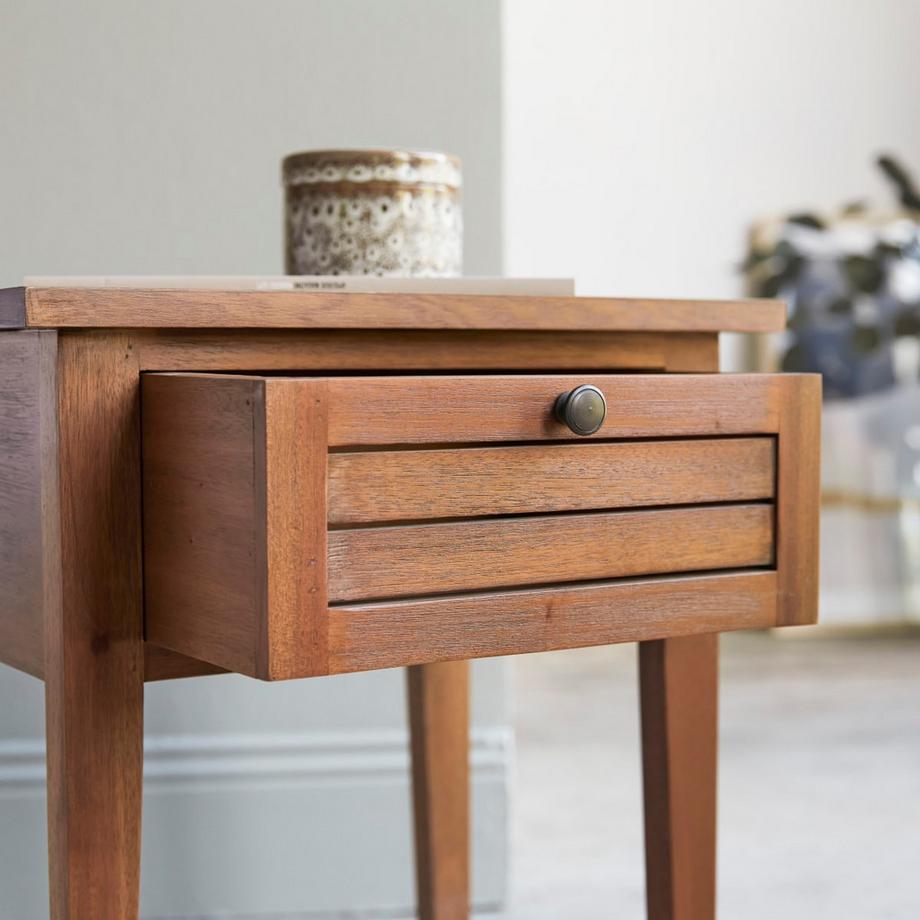 Tikamoon Nachttisch aus massivem Akazieholz Loggia  