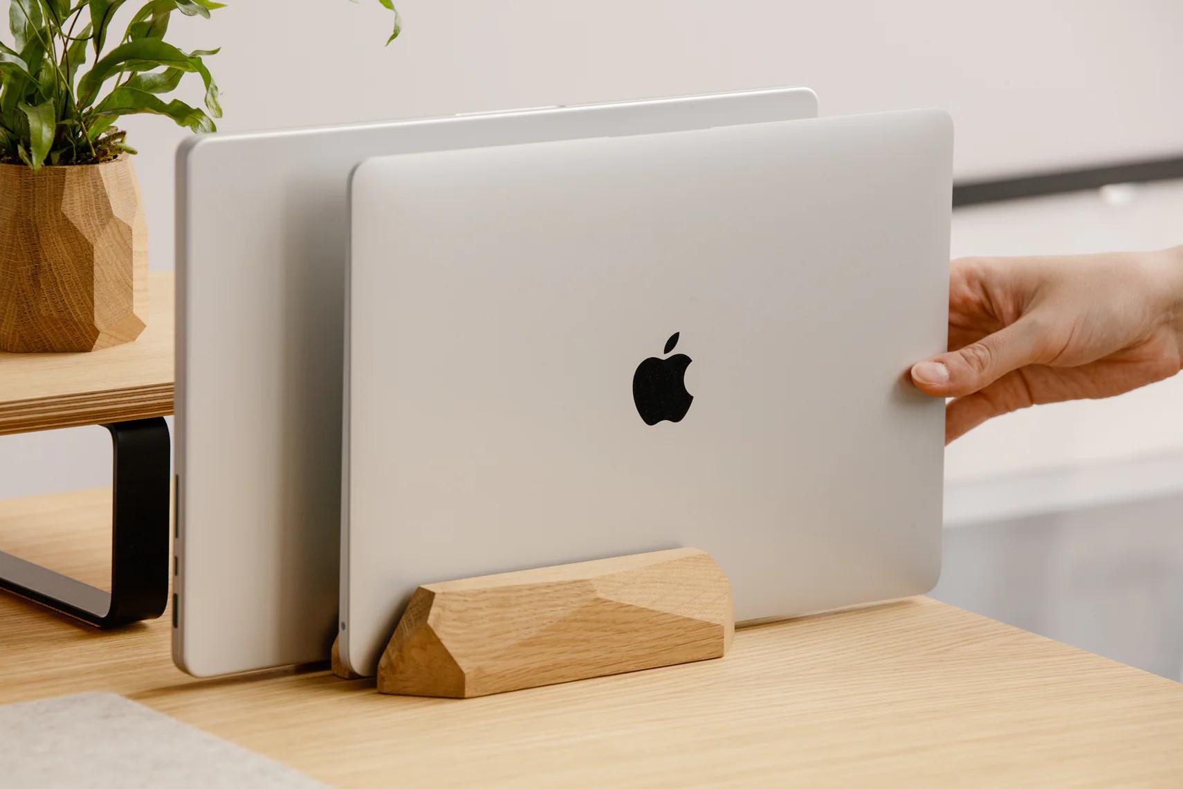 Oakywood  Dual Laptop Dock - Doppelter Laptop-Ständer - aus Massivholz - Walnuss oder Eiche 