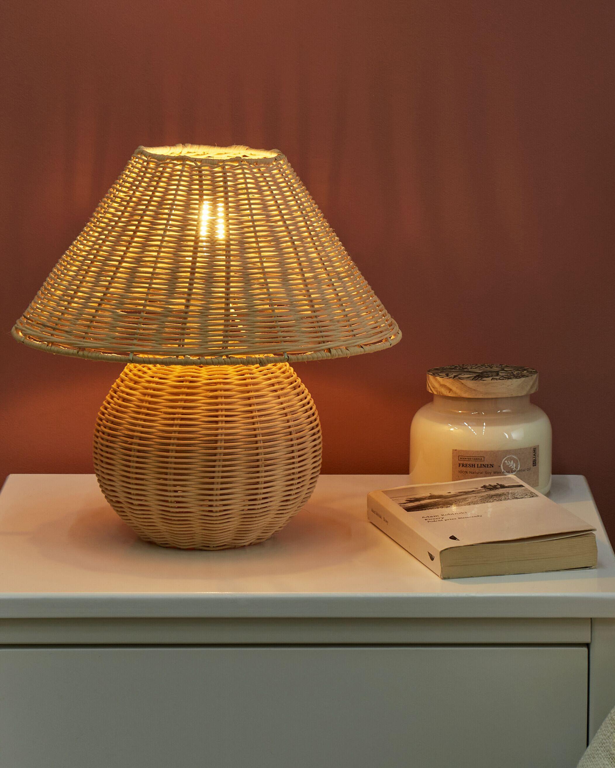 Beliani Lampe à poser en Rotin Boho CINDER  