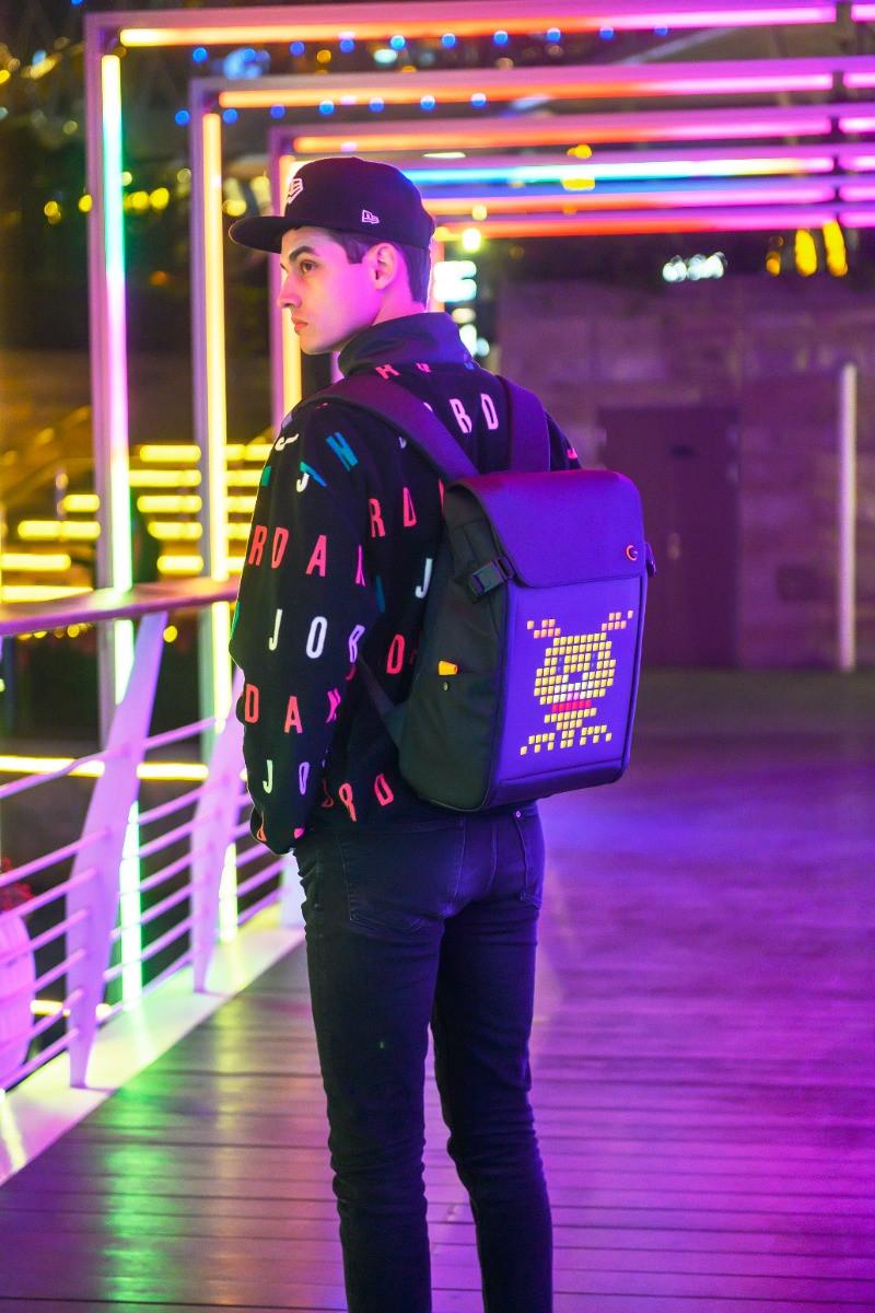 Divoom Rucksack mit Pixel-Display  