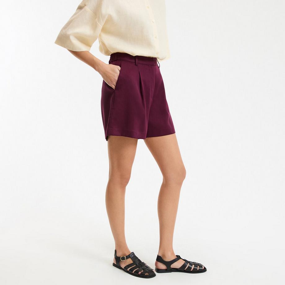 Shorts mit Abnähern aus TENCEL™