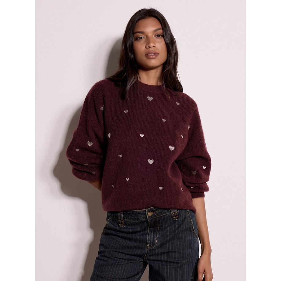 Pull brodé d'un cœur
