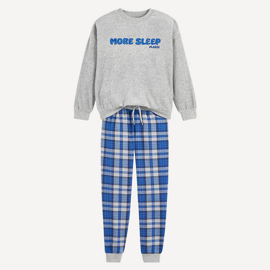 Pyjama mit Botschaft und karierte Hose