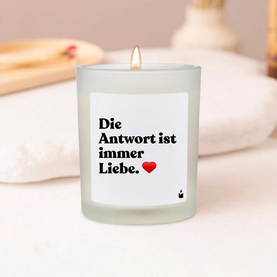 CandleHand Bougie parfumée Woody Die Antwort ist immer Liebe.  