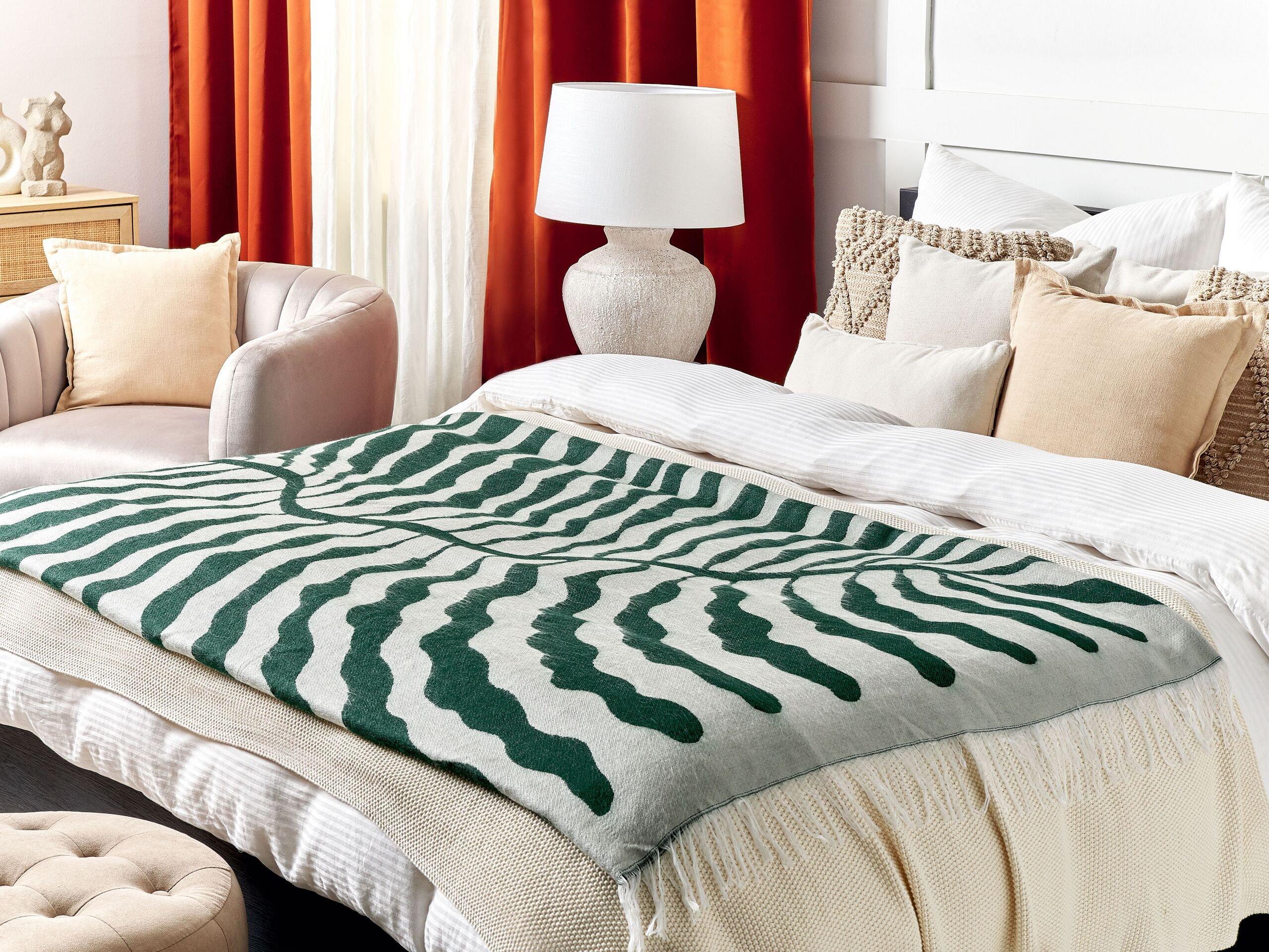 Beliani BARTAR Plaid Doux Acrylique Boho  