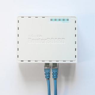 MikroTik  RB750GR3 Kabelrouter Gigabit Ethernet Türkis, Weiß 