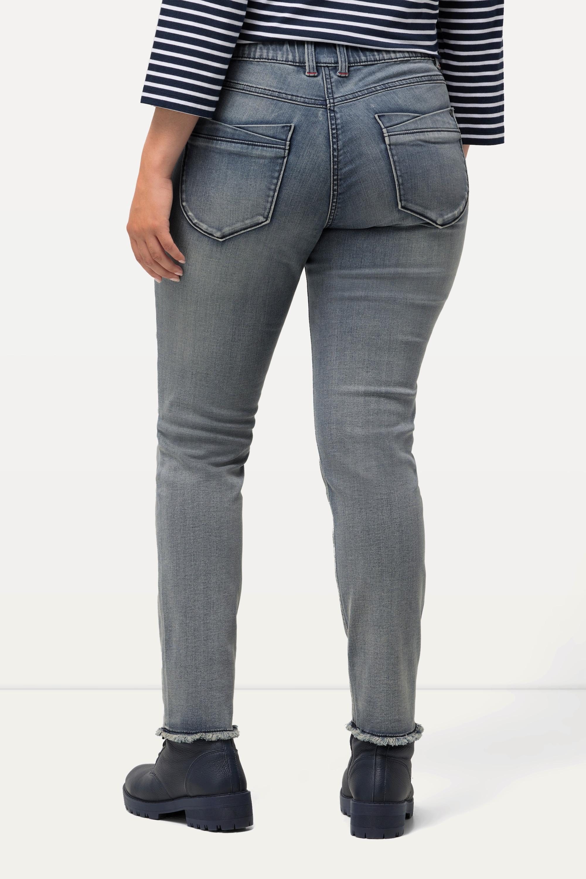 Ulla Popken  Jeans modello Sarah con orlo sfrangiato, gamba aderente e cintura elastica 