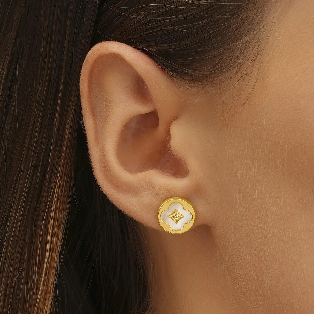 Charles Garnier  Boucles d’Oreilles clous LÉGENDE avec Trèfle en nacre & Argent Doré 