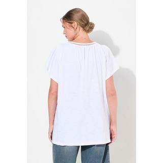 Ulla Popken  T-shirt col tunisien et manches courtes chauve-souris. Galons fantaisie. 