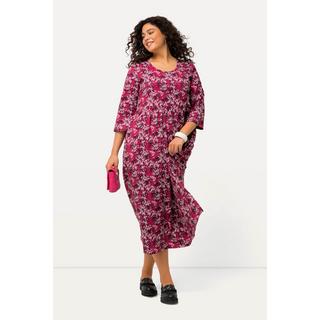 Ulla Popken  Robe en jersey, motif à fleurs. Décolleté rond et manches 3/4. Silhouette en A. 