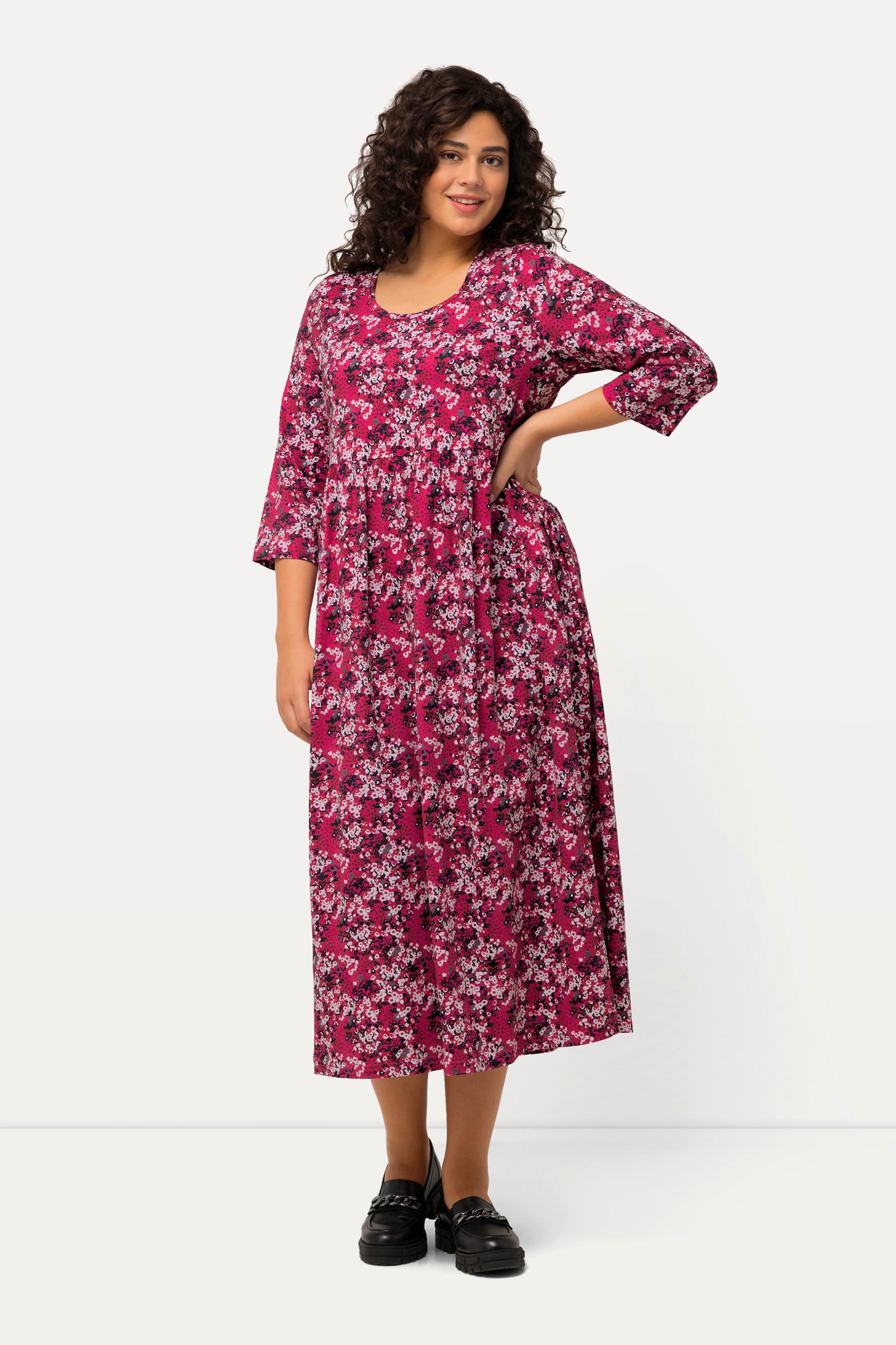 Ulla Popken  Robe en jersey, motif à fleurs. Décolleté rond et manches 3/4. Silhouette en A. 