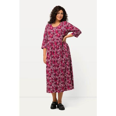 Ulla Popken  Robe en jersey, motif à fleurs. Décolleté rond et manches 3/4. Silhouette en A. 