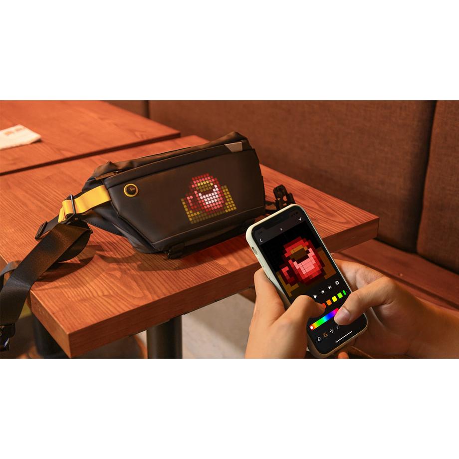 Divoom Pixoo Sling Bag con display pixel  
