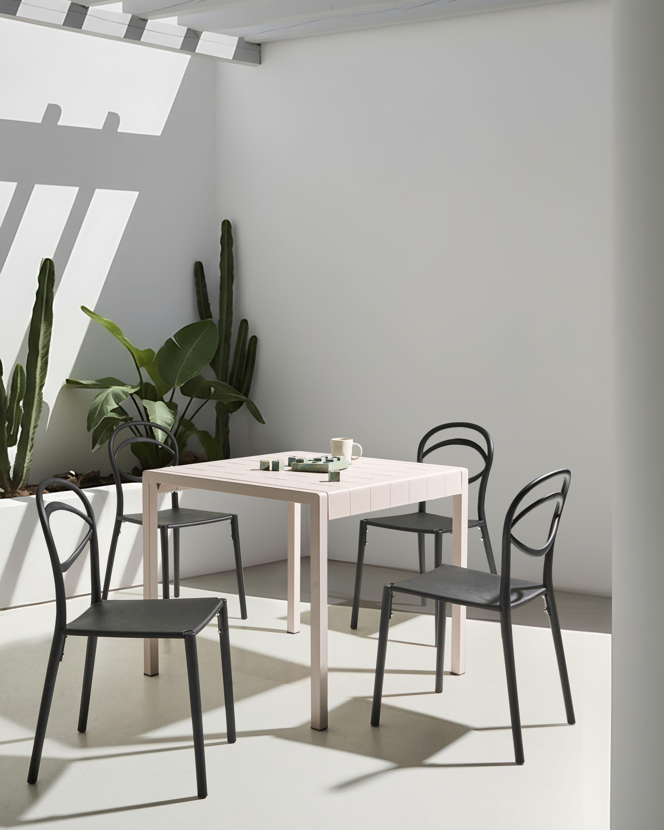 Beliani Lot de 4 chaises de jardin en Polypropylène Minimaliste COVOLO  