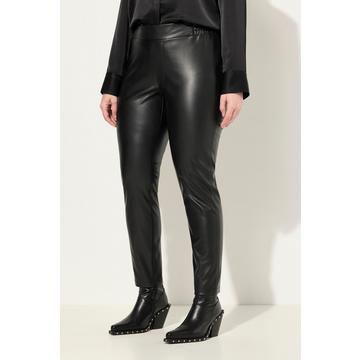 Pantalon en simili-cuir, matière stretch et taille élastique. Coupe Slim Fit.