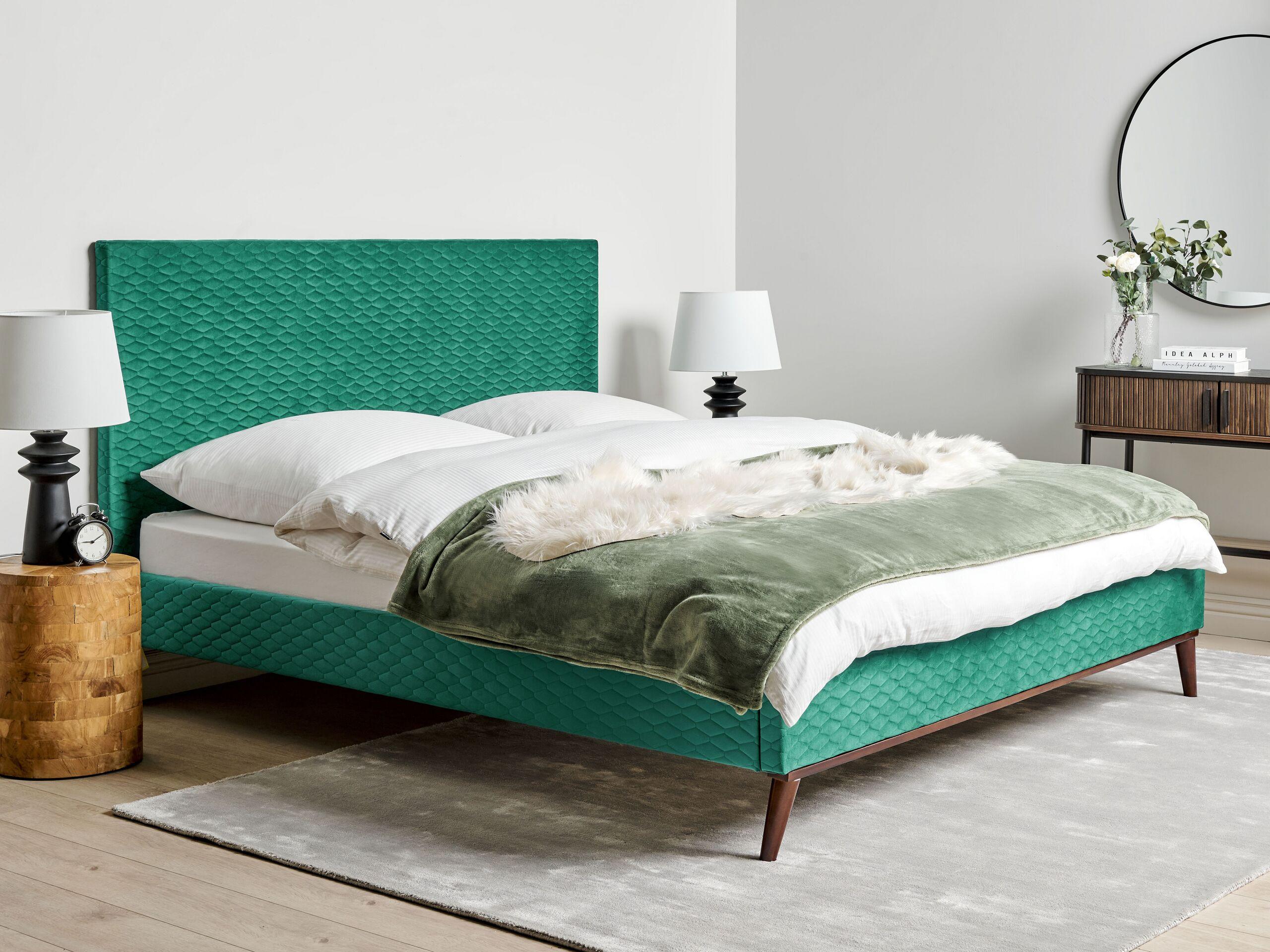 Beliani Bett mit Lattenrost aus Samtstoff Retro BAYONNE  