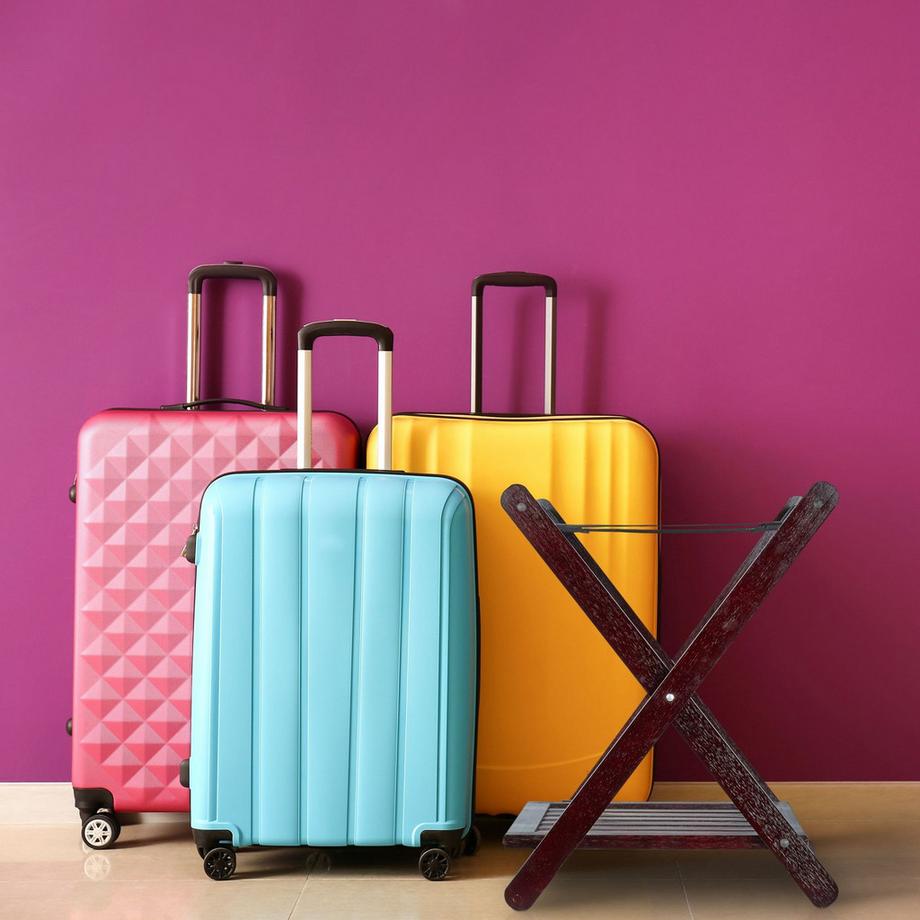 Northix Portapacchi pieghevole in noce; supporto per accessori da viaggio in legno marrone  