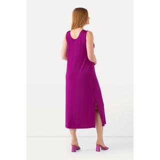 Ulla Popken  Robe midi sans manches, en tissu fluide. Silhouette en A évasée et décolleté en V. 