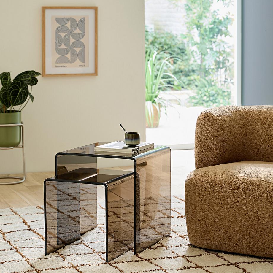 La Redoute Intérieurs Set Joan mit 2 ausziehbaren Beistelltischen aus gehärtetem Glas  