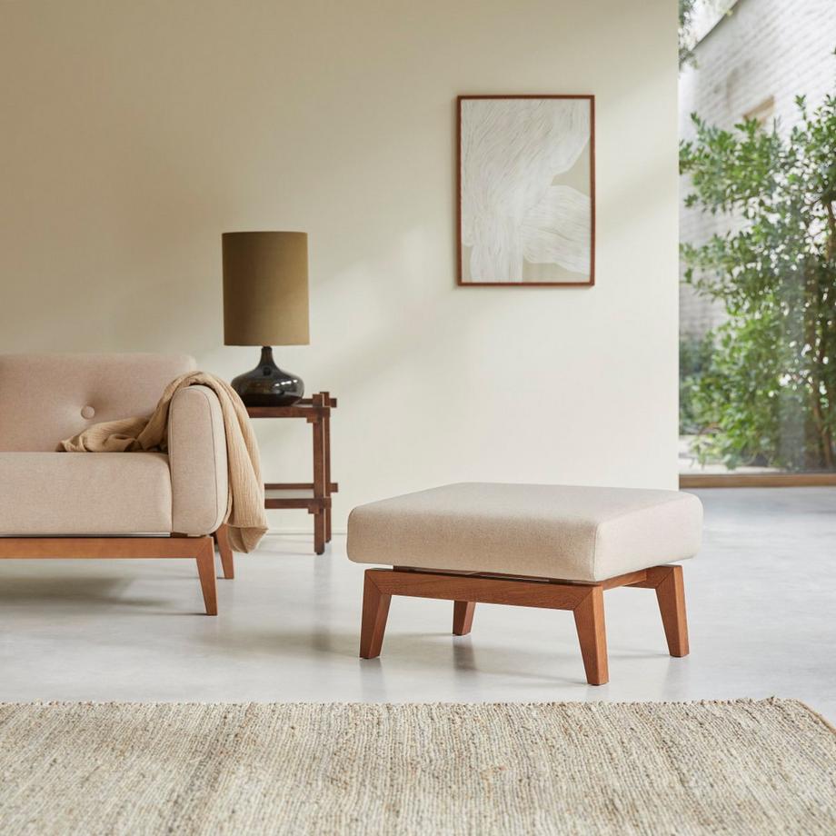 Poggiapiedi in legno di quercia massello e lana écru Bjorn