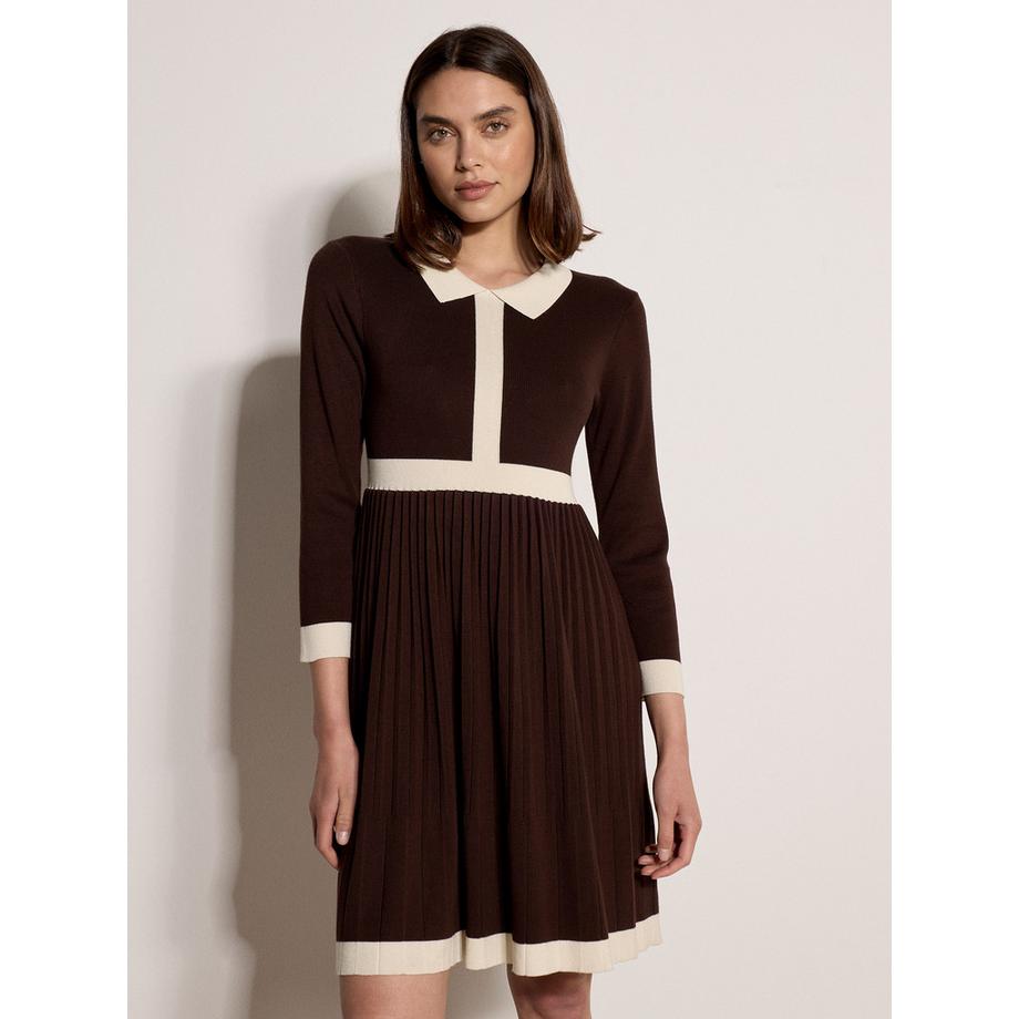 Mini-robe rétro en tissu tricoté avec des blocs de couleur